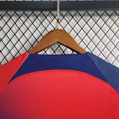 Maillot de tenue d’entraînement rouge et bleu 2023 du PSG Paris Saint-Germain
