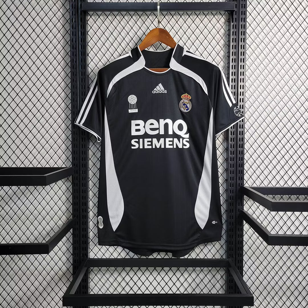 Camiseta visitante del Real Madrid 2006
