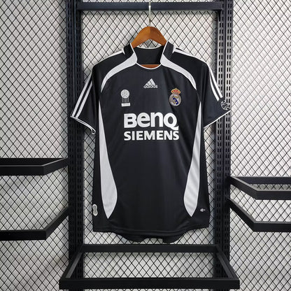 Camiseta visitante del Real Madrid 2006
