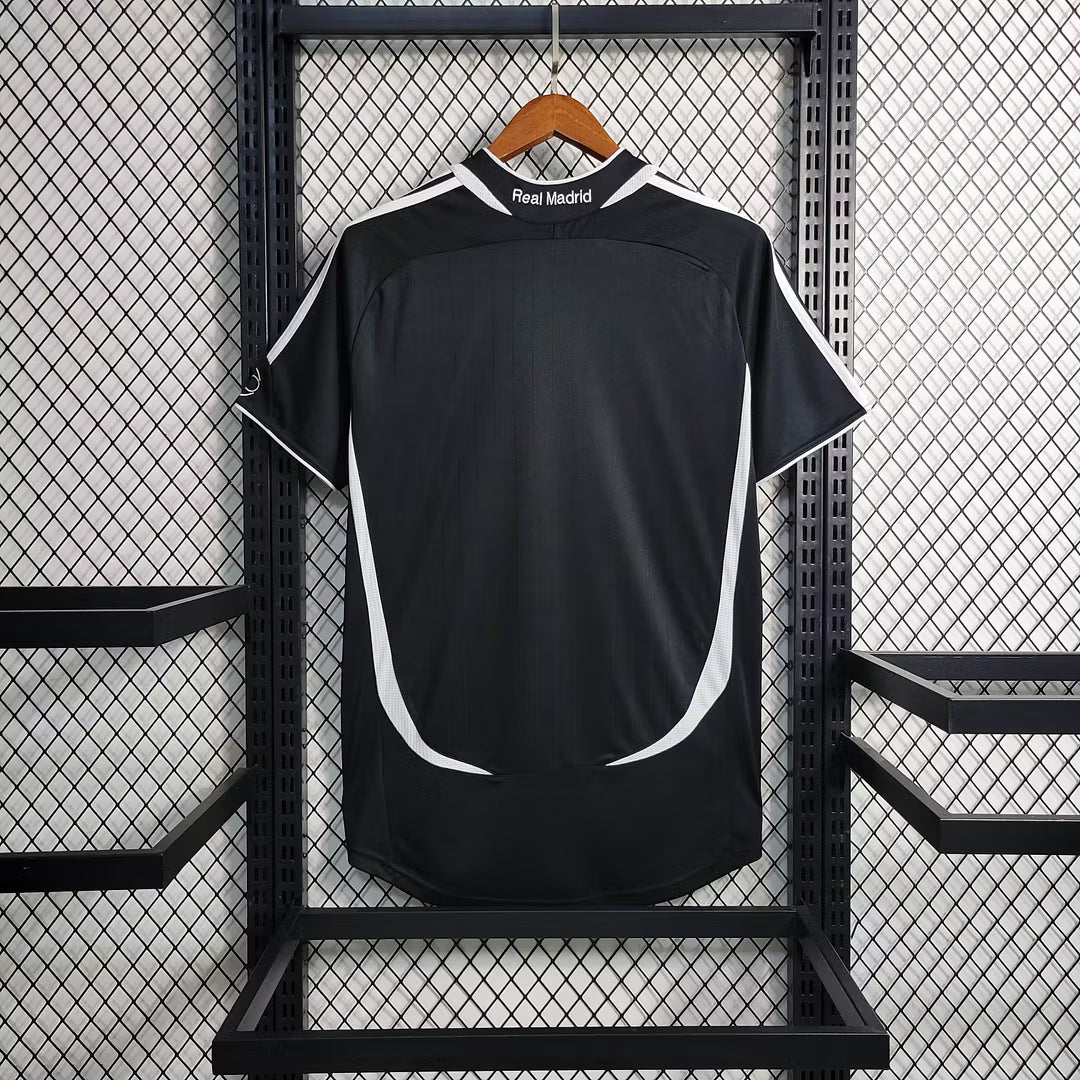 Camiseta visitante del Real Madrid 2006