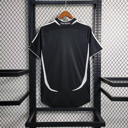 Camiseta visitante del Real Madrid 2006