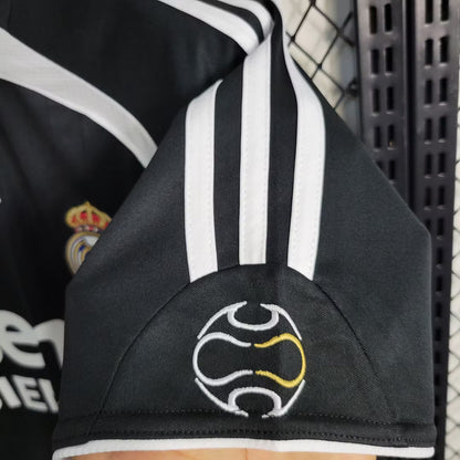 Camiseta visitante del Real Madrid 2006