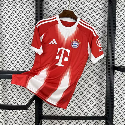 Camiseta local del Bayern de Múnich 2025