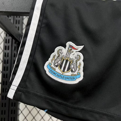 Camisola principal do Newcastle United de 2025
