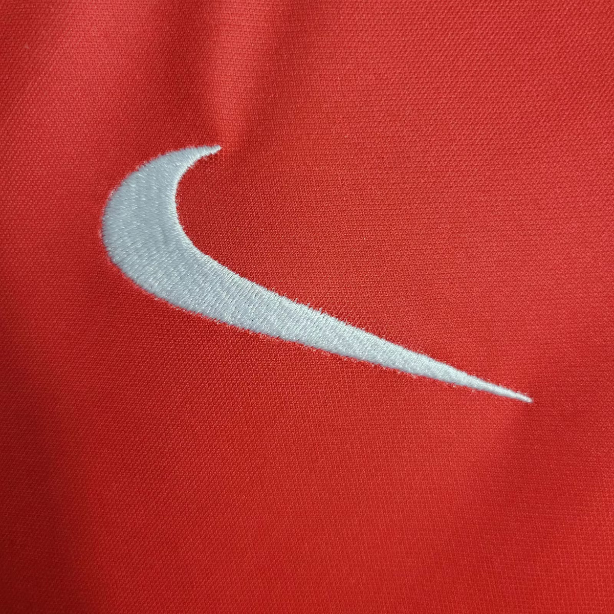 Maillot de tenue d’entraînement rouge et bleu 2023 du PSG Paris Saint-Germain