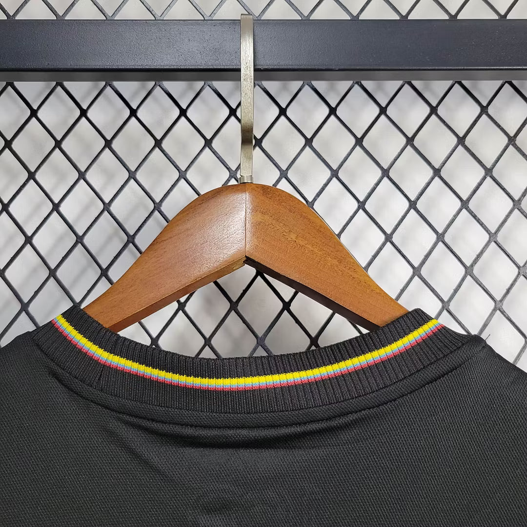Camiseta negra del centenario de Colombia 2024