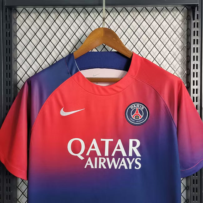 Maillot de tenue d’entraînement rouge et bleu 2023 du PSG Paris Saint-Germain