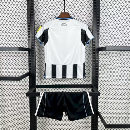 Camisola principal do Newcastle United de 2025