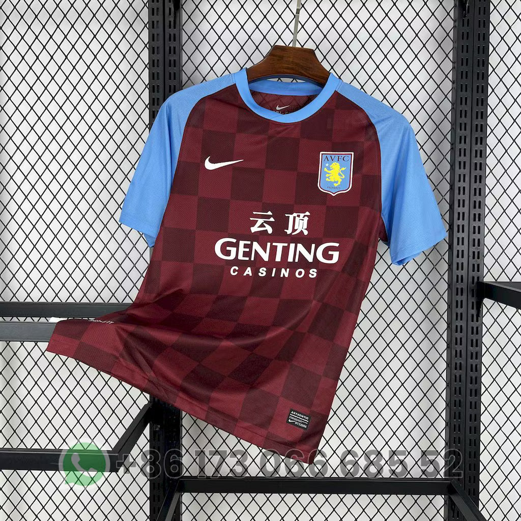 Camiseta de local del Aston Villa 2011