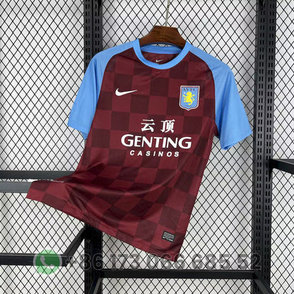 Camiseta de local del Aston Villa 2011
