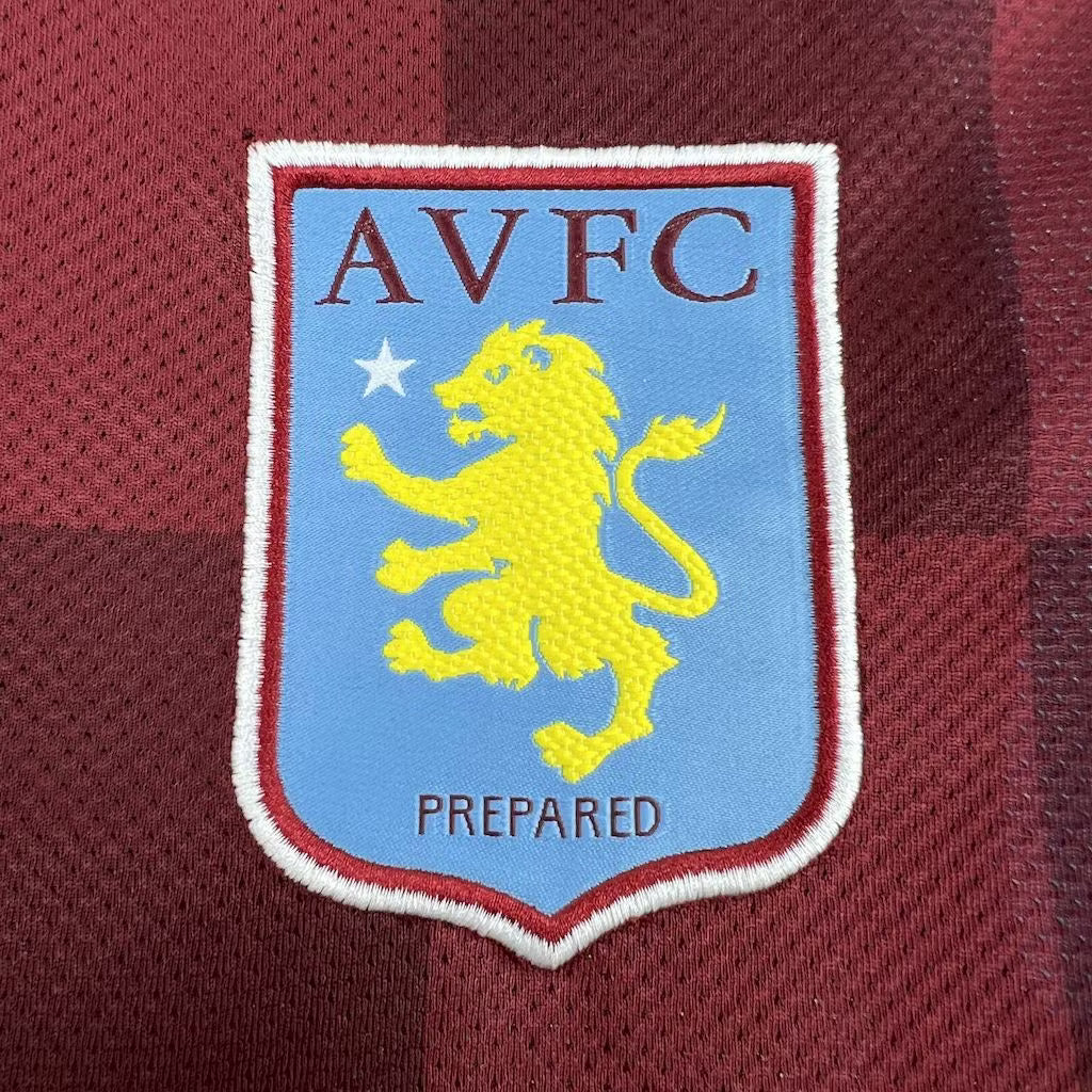 Camiseta de local del Aston Villa 2011