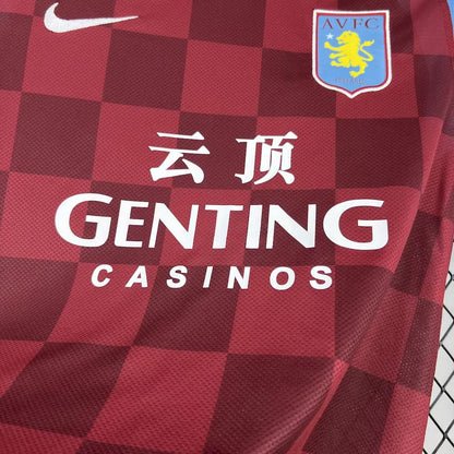 Camiseta de local del Aston Villa 2011