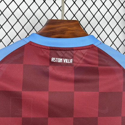 Camiseta de local del Aston Villa 2011