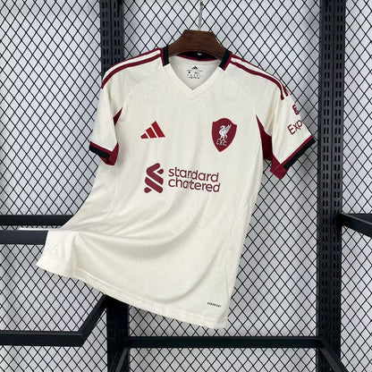 Wyjazdowa koszulka Liverpoolu 2025