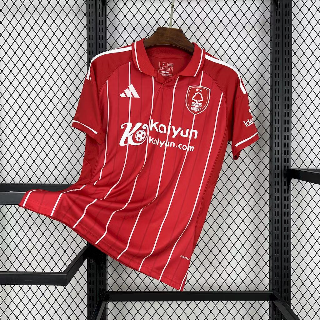 Domowa koszulka Nottingham Forest 2025