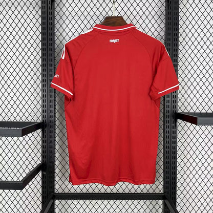Domowa koszulka Nottingham Forest 2025