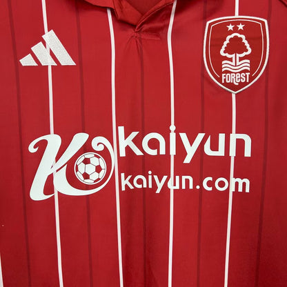 Domowa koszulka Nottingham Forest 2025