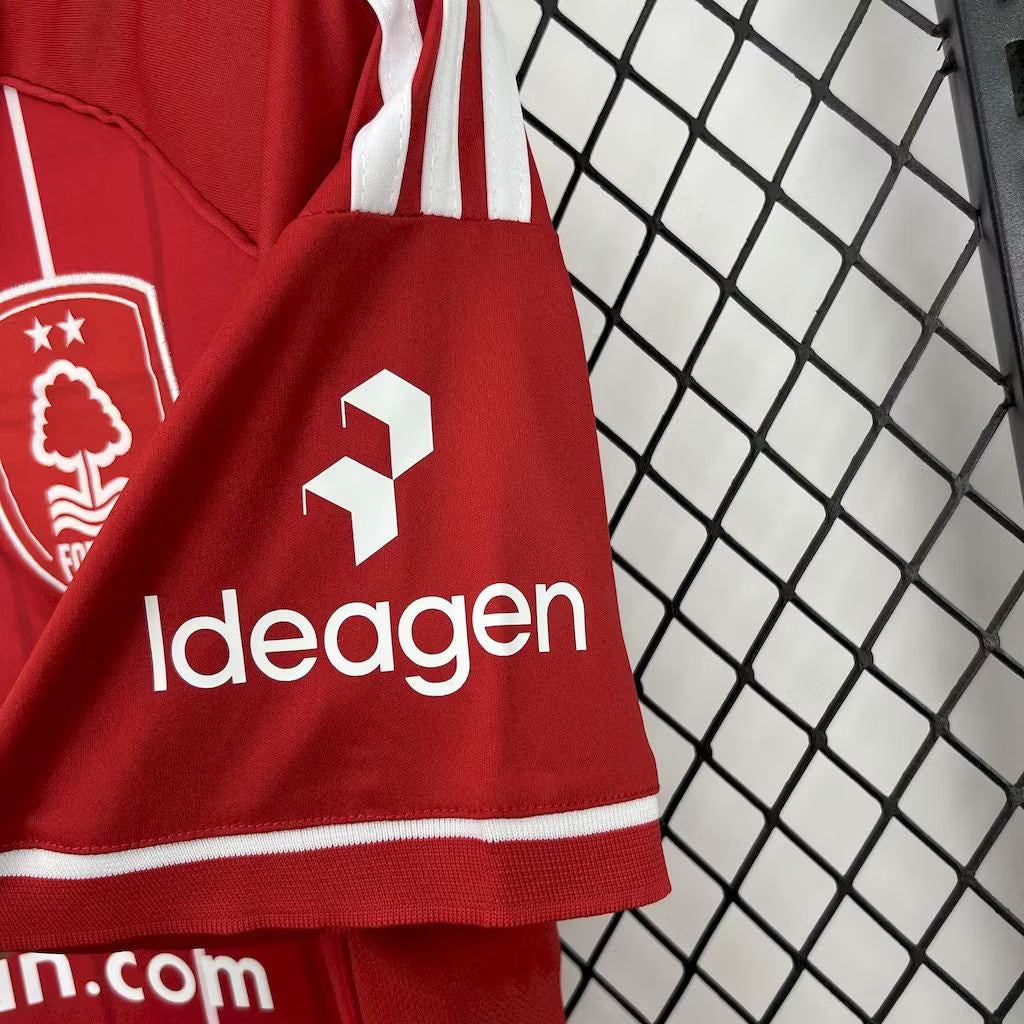 Domowa koszulka Nottingham Forest 2025