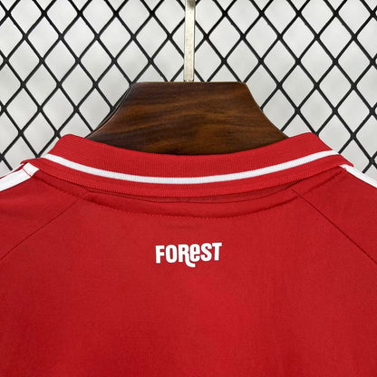Domowa koszulka Nottingham Forest 2025