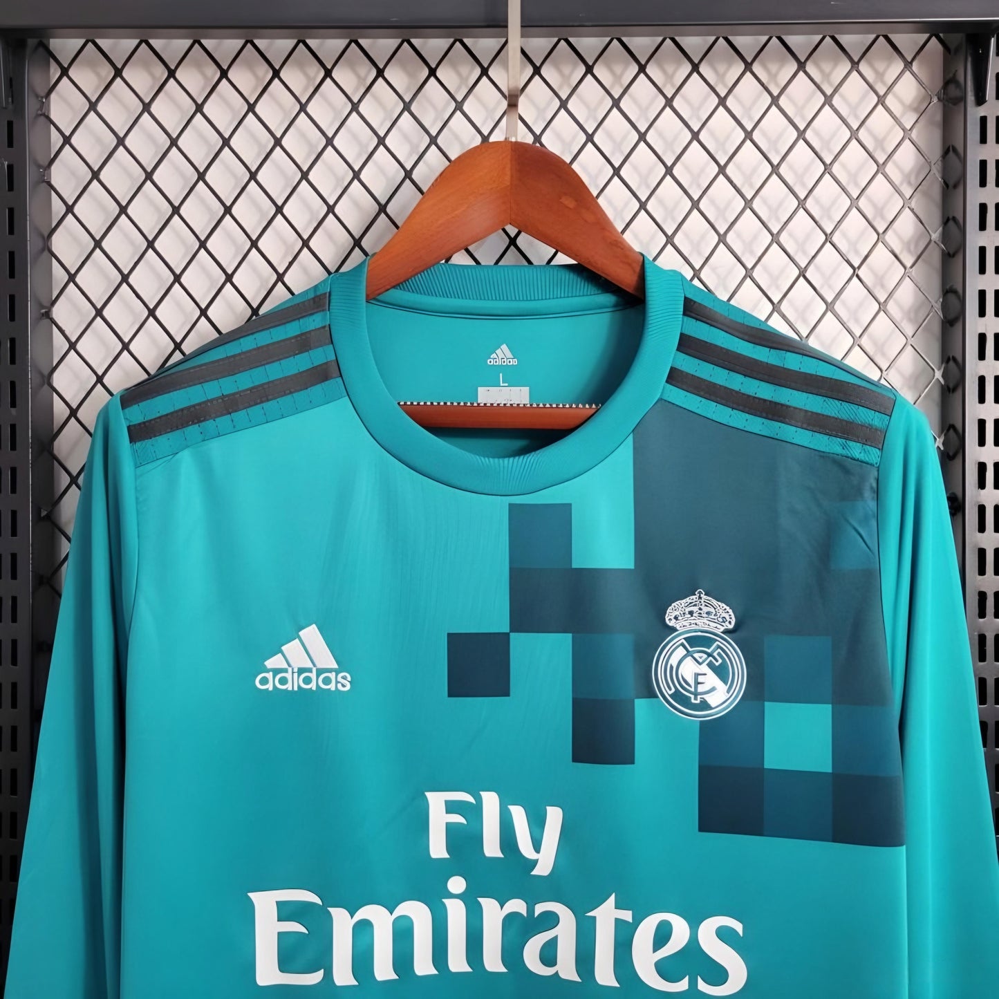 Real Madrid 17/18 Third Shirt - FOOTLV