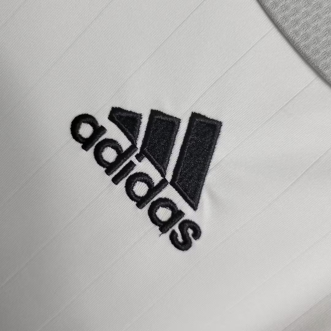 Camisola principal do Real Madrid 2006