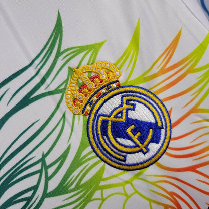 Speciaal regenboogdrakenshirt Real Madrid 2024
