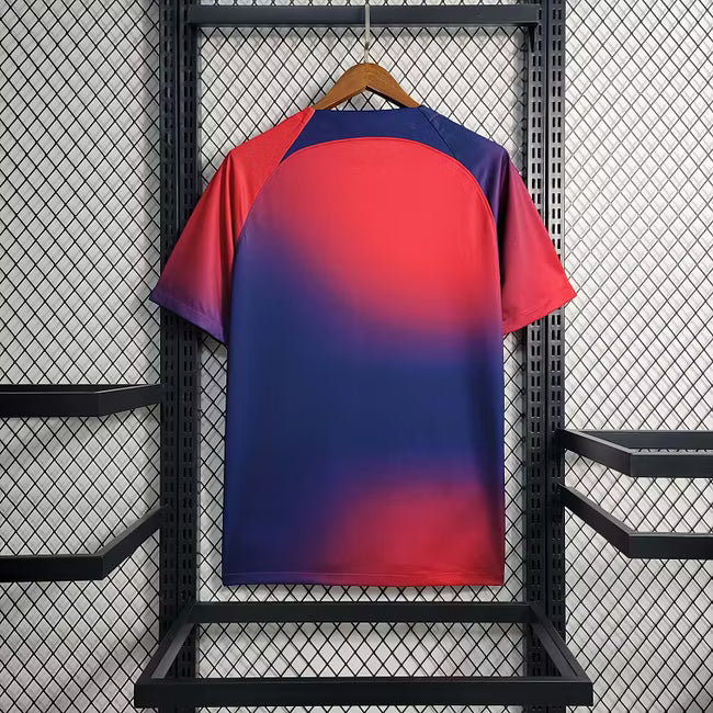 Maillot de tenue d’entraînement rouge et bleu 2023 du PSG Paris Saint-Germain