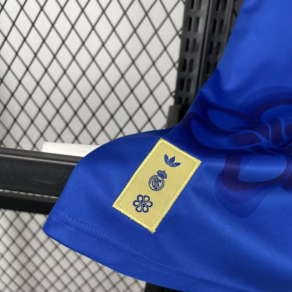 Real Madrid 2025 warming-upshirt