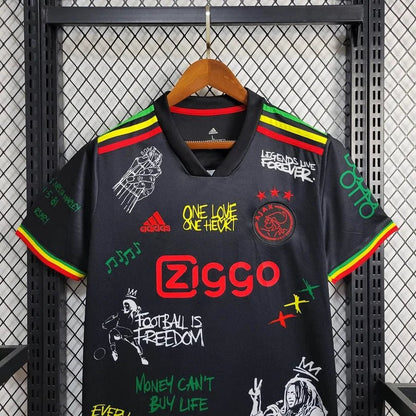 Ajax 2025 drittes Auswärtstrikot