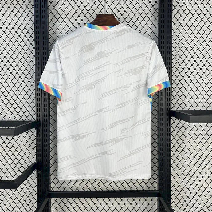 Maillot arc-en-ciel spécial du FC Barcelone 2025