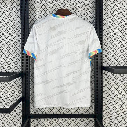 Maillot arc-en-ciel spécial du FC Barcelone 2025