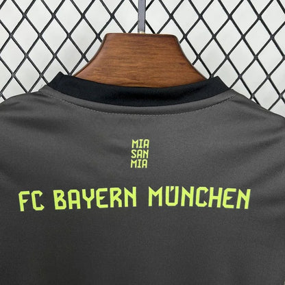Bayern 2025 Black Goalkeeper Kids Jersey