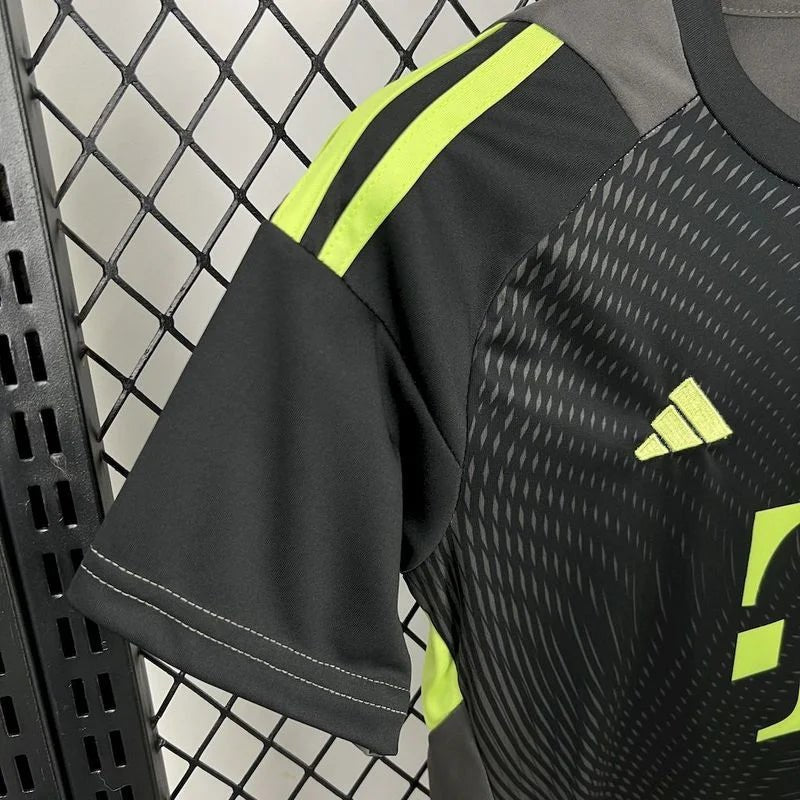 Bayern 2025 Black Goalkeeper Kids Jersey