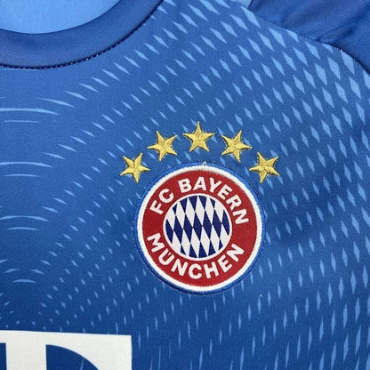 Camisola azul de guarda-redes do Bayern 2025
