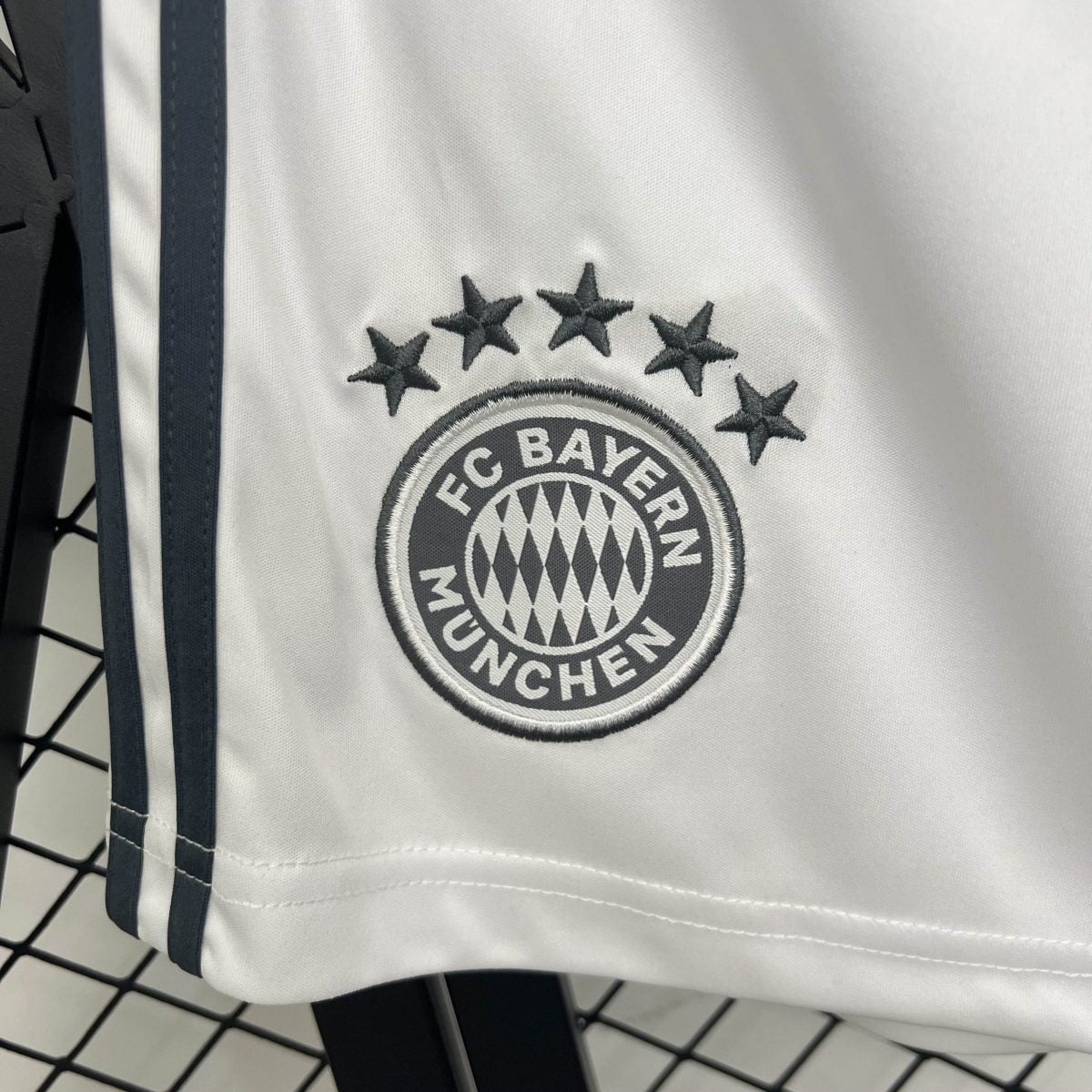 Uitshorts van Bayern München 2025