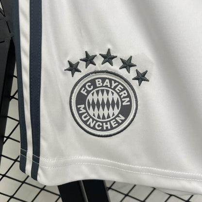 Uitshorts van Bayern München 2025