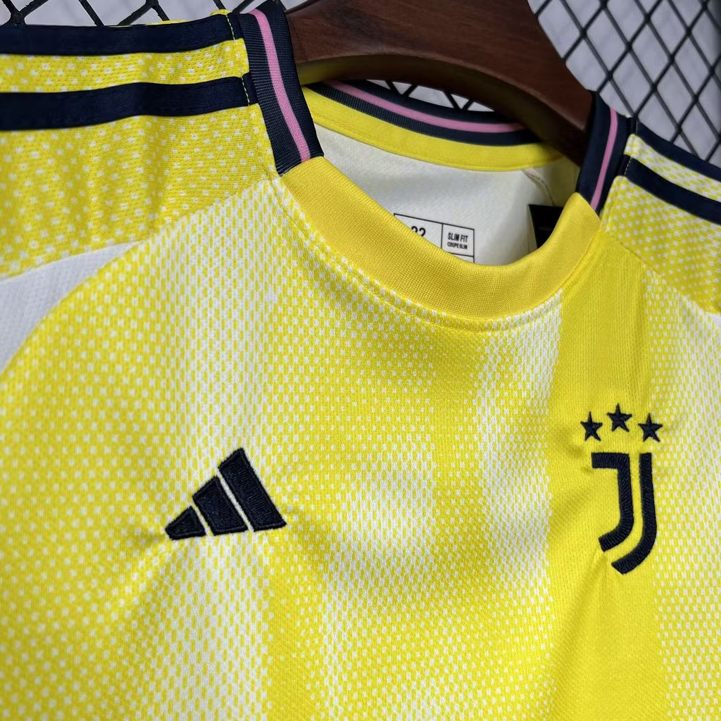 Maillot extérieur de la Juventus 2024