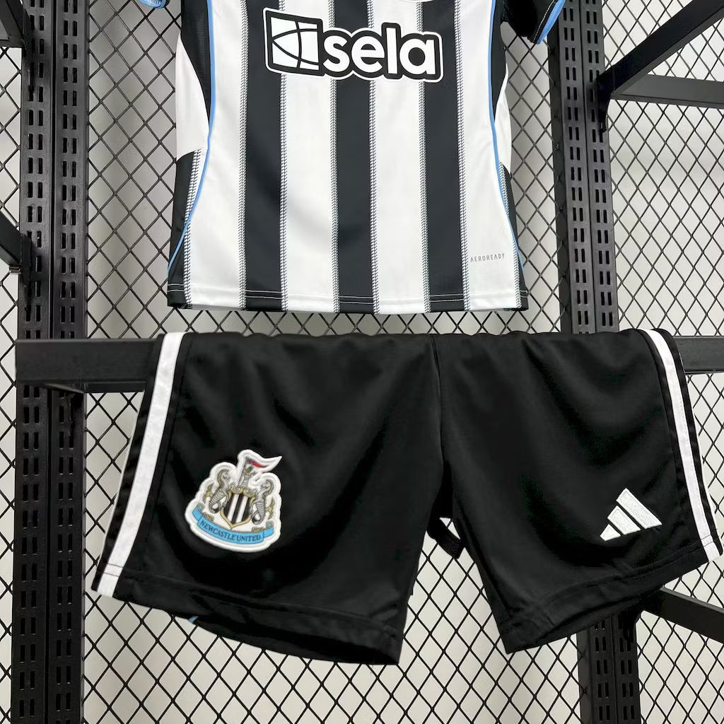 Camisola principal do Newcastle United de 2025