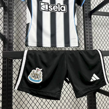 Camisola principal do Newcastle United de 2025