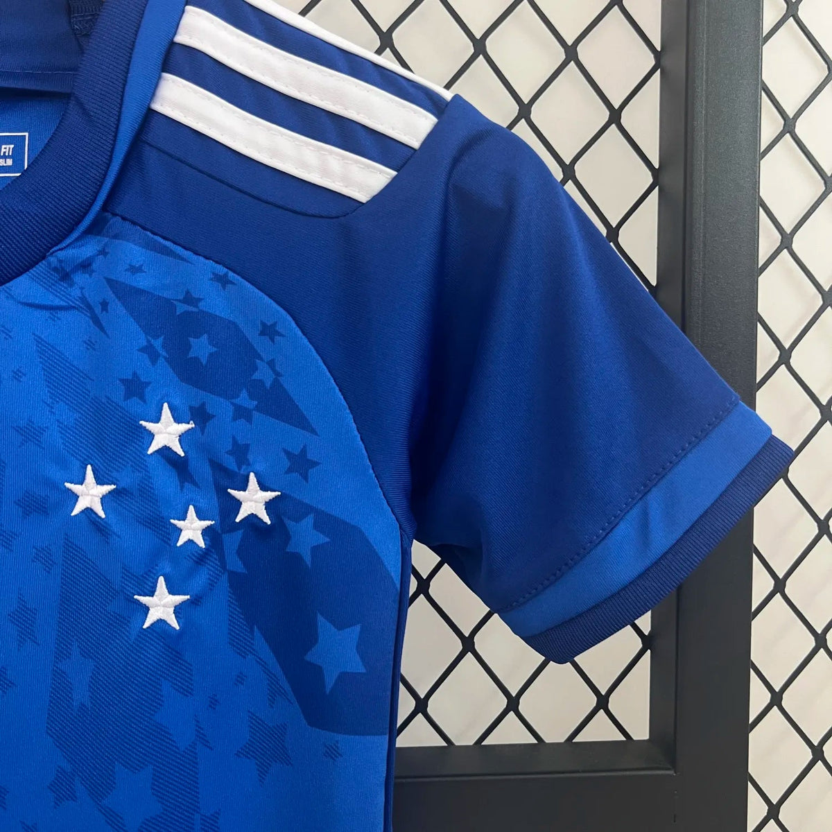 Camisola principal do Cruzeiro 2024