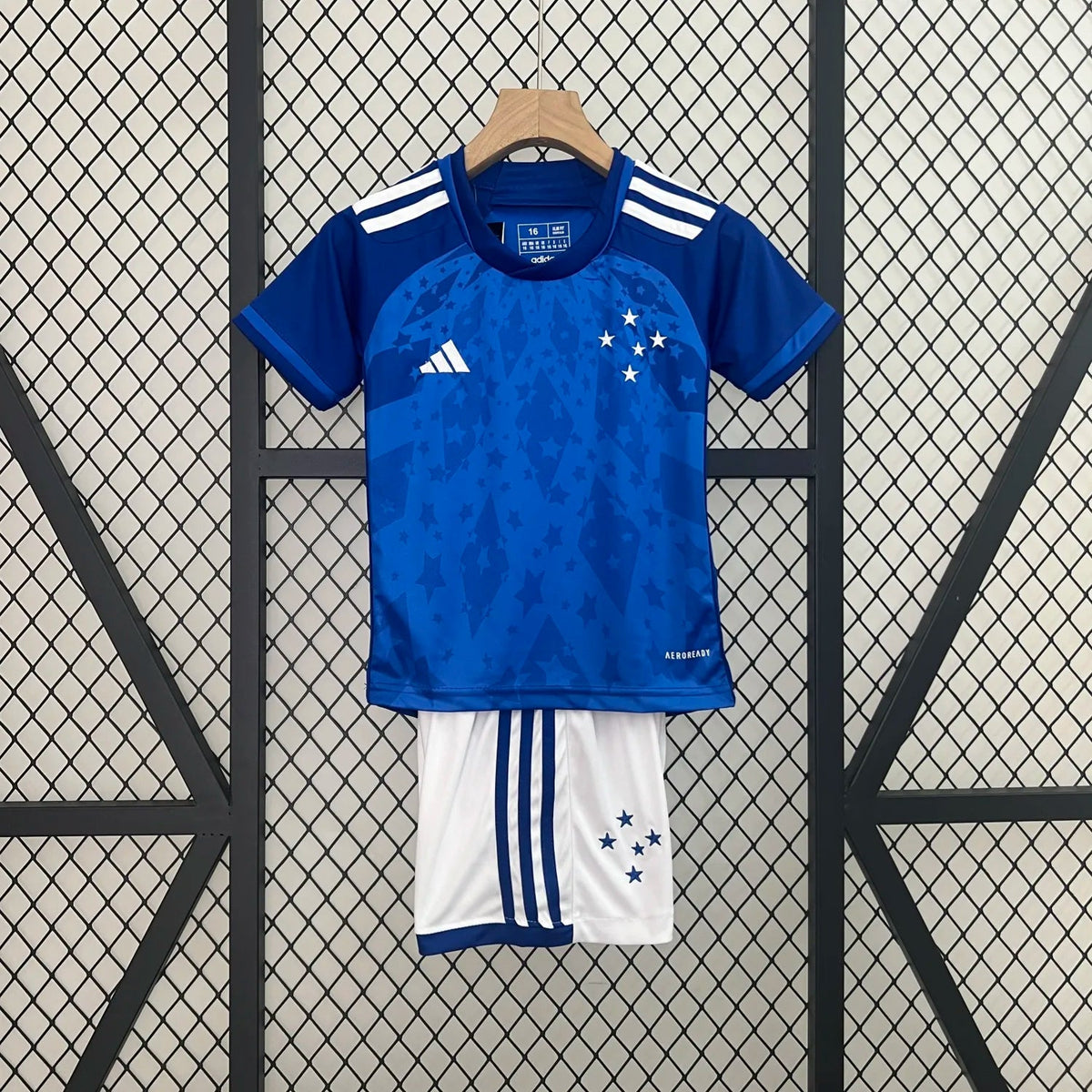 Camisola principal do Cruzeiro 2024