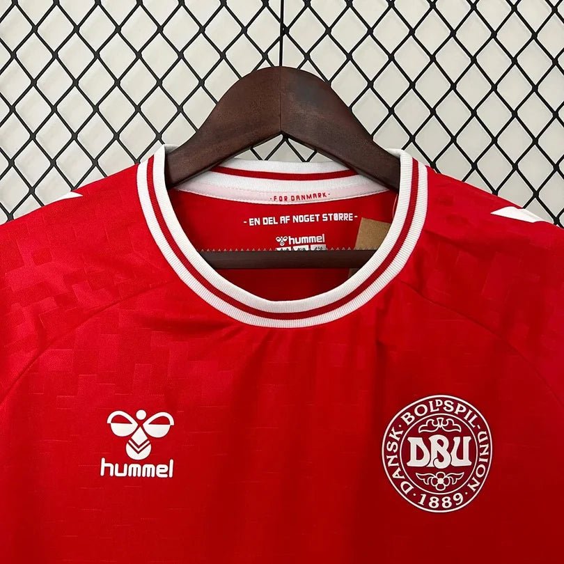 Camisola principal da Dinamarca 2024