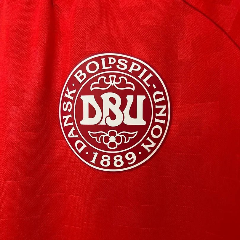 Camisola principal da Dinamarca 2024