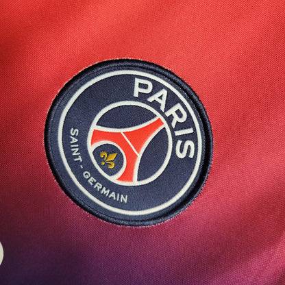 Maillot de tenue d’entraînement rouge et bleu 2023 du PSG Paris Saint-Germain