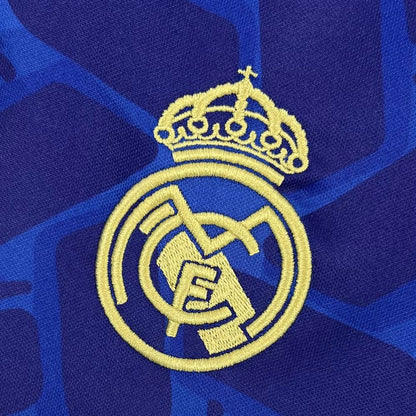 Real Madrid 2025 warming-upshirt