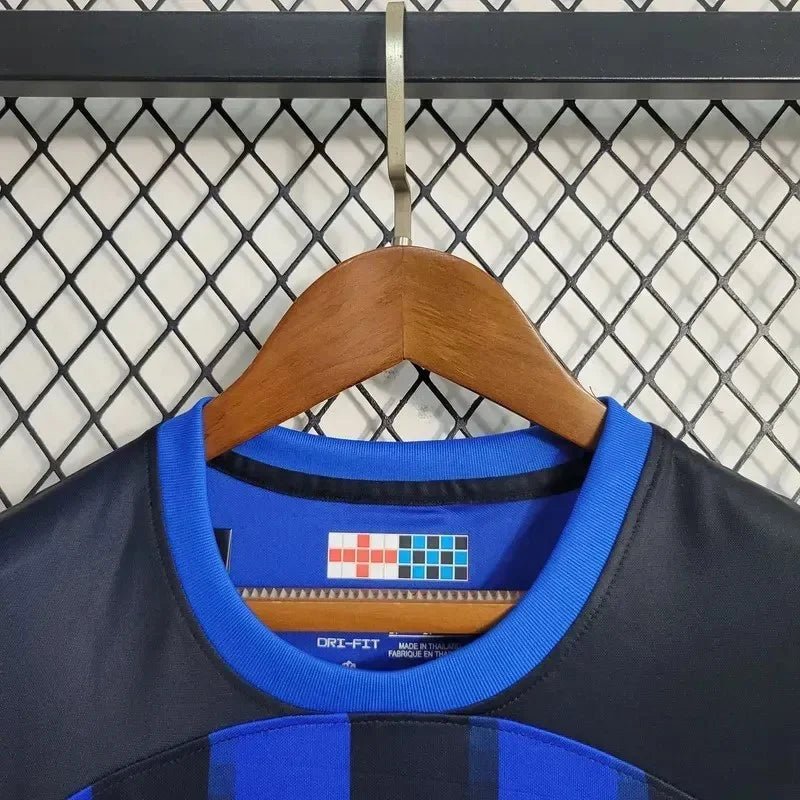 Camisola principal do Inter de Milão 2023