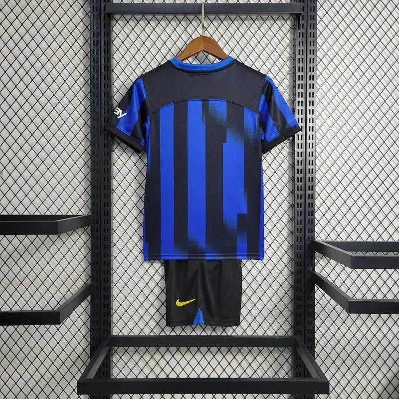Camisola principal do Inter de Milão 2023
