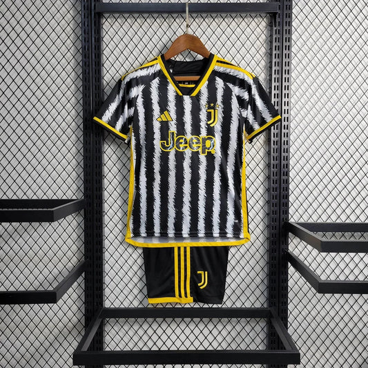 Dziecięca koszulka domowa Juventusu 2023