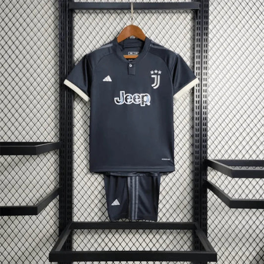 Dziecięca koszulka wyjazdowa Juventusu 2023 - trzeci komplet