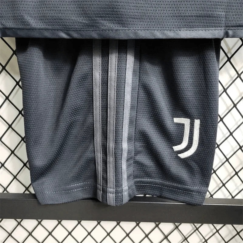 Tercera camiseta visitante de la Juventus 2023
